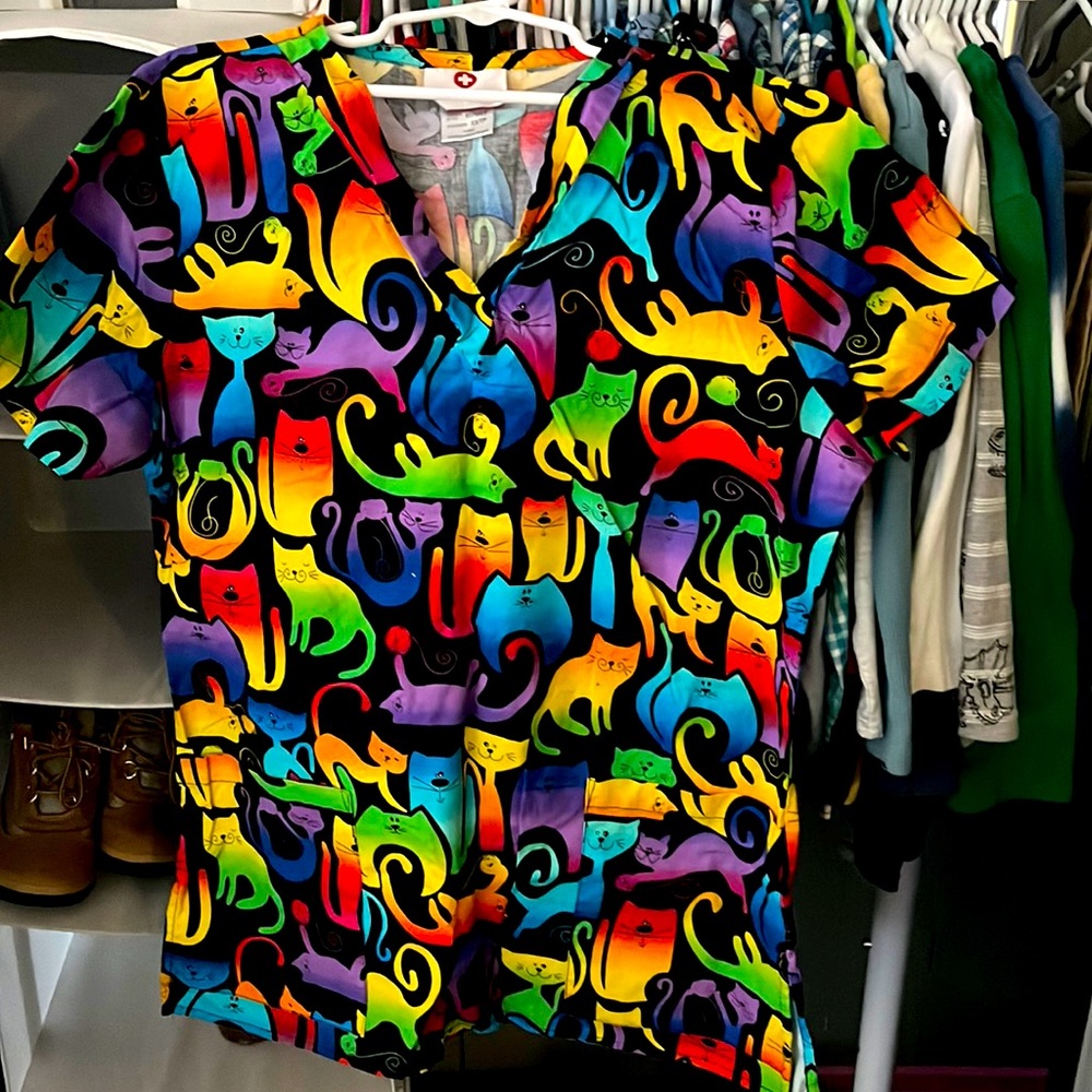 White cross brand rainbow cats scrub top. Size XS